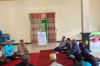 Kader Muhammadiyah di Bromo Tengger mengikuti pelatihan digitalisasi produk pertanian bersama tim pengajar dalam suasana akrab dan interaktif.