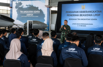 Kegiatan pembekalan penerima beasiswa LPDP oleh TNI AU di Lanud Halim Perdanakusuma