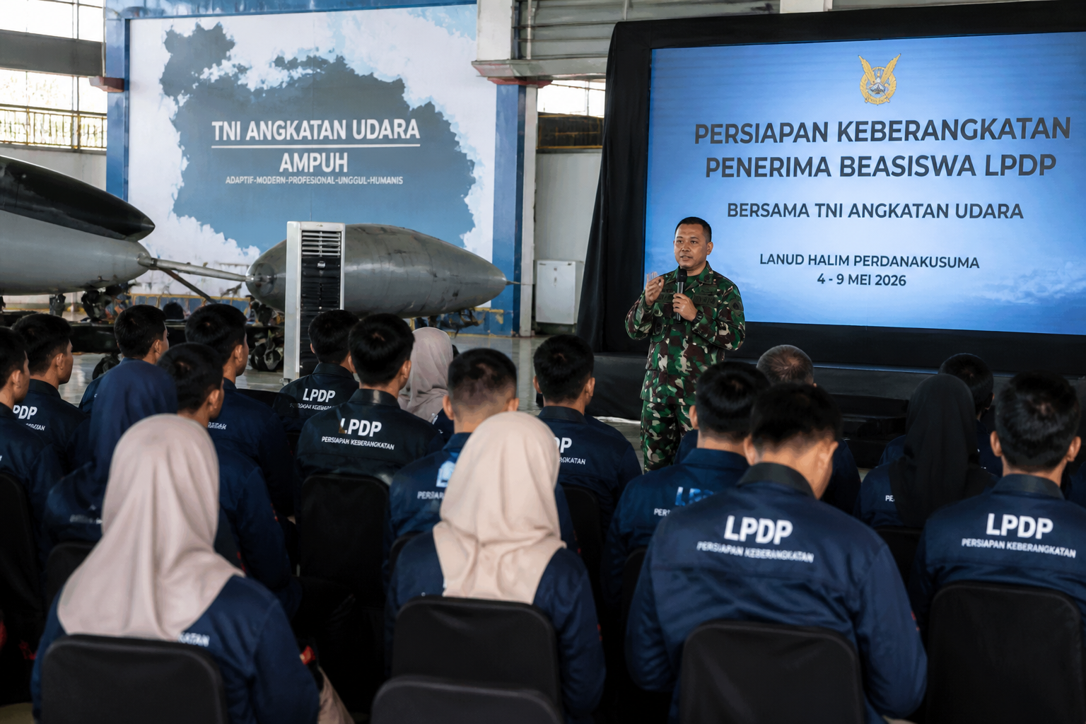 Kegiatan pembekalan penerima beasiswa LPDP oleh TNI AU di Lanud Halim Perdanakusuma