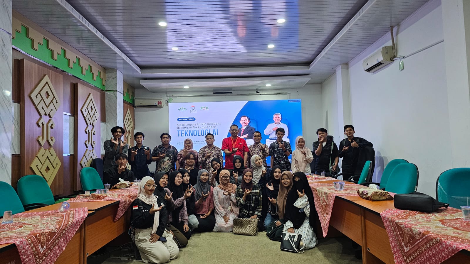 Dr Razie Razak menjadi narasumber kuliah tamu Program Studi KPI UIN Raden Intan Lampung dengan materi media relations dan komunikasi krisis.