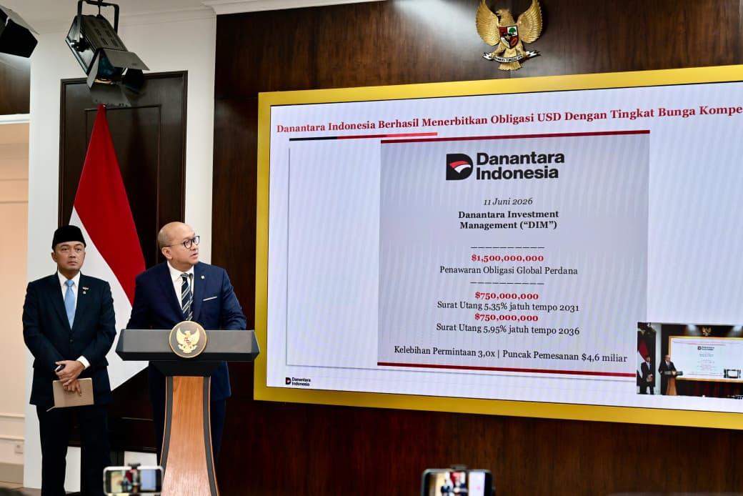 CEO Danantara Rosan Roeslani menjelaskan keberhasilan penerbitan global bond perdana senilai US$1,5 miliar yang menunjukkan tingginya kepercayaan investor global terhadap Indonesia.