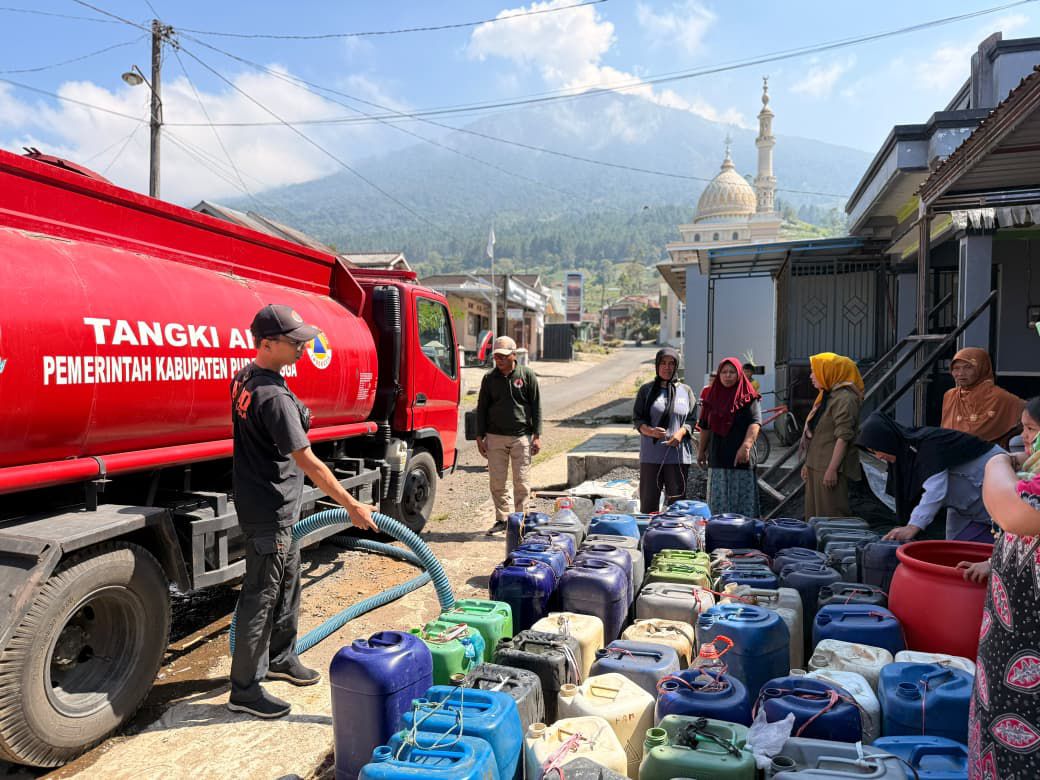 Distribusi bantuan air bersih kepada warga terdampak kekeringan di Banyumas, Purbalingga, dan Bondowoso berdasarkan laporan BNPB Juni 2026.