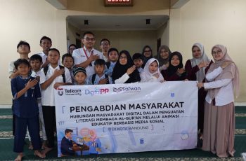 Kegiatan Pengabdian Masyarakat Telkom University di TPA Masjid Al Istiqomah Bandung menggunakan media animasi digital untuk pembelajaran Al Quran.