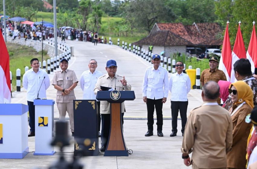  Prabowo Resmikan 1.151 Kilometer Jalan Daerah, Sebut Fondasi Ketahanan Pangan dan Energi