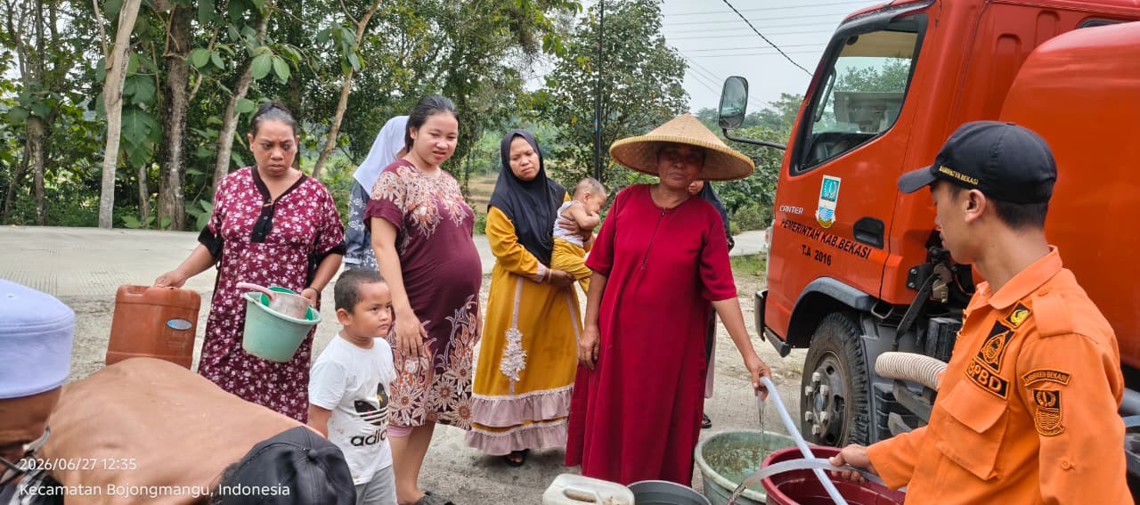 Petugas BPBD melakukan penanganan bencana kekeringan, longsor, dan karhutla berdasarkan laporan BNPB 28 Juni 2026.