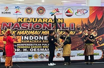Pembukaan Kejurnas Silat Harimau Minangkabau I di Atrium PTC Mall Palembang yang diikuti sekitar 100 pesilat dari 16 provinsi.