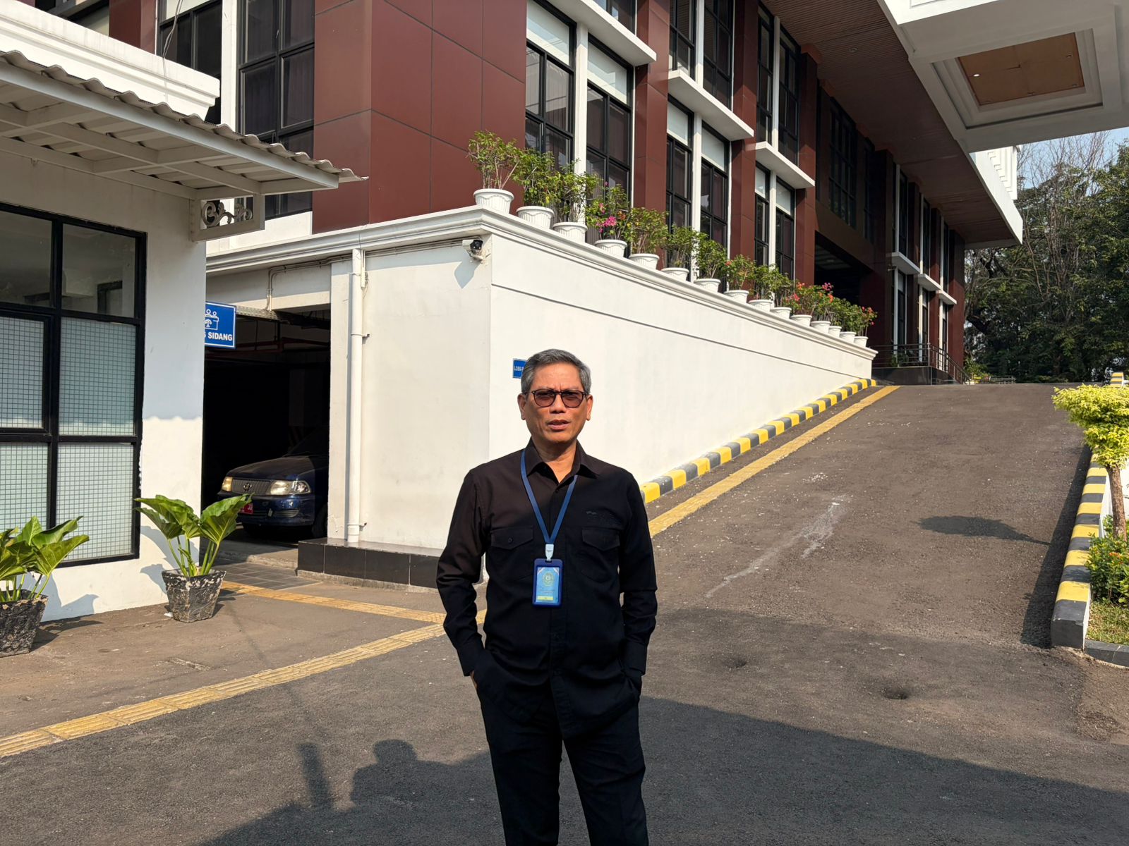 Sekretaris Jenderal NOC Indonesia Wijaya Noeradi memberikan keterangan sebagai saksi fakta dalam sidang PTUN Jakarta terkait tata kelola olahraga tinju dan status Pertina.