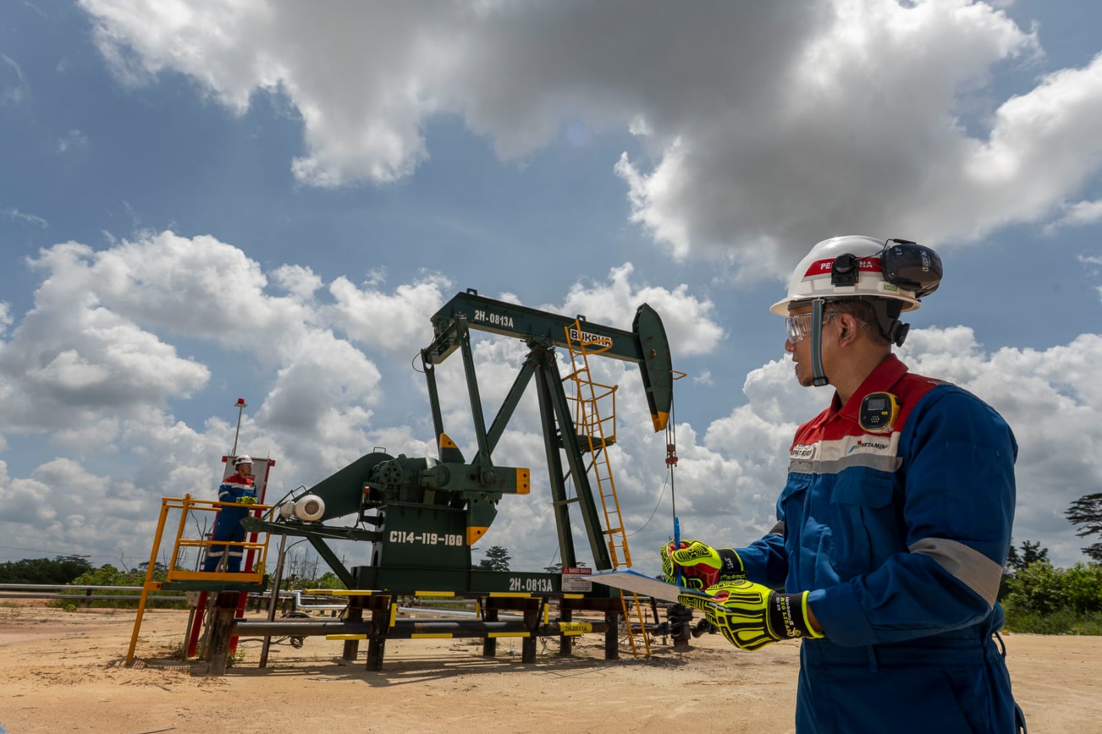 Aktivitas pengeboran Sumur Menggala South-21 milik PT Pertamina Hulu Rokan di Wilayah Kerja Rokan yang menghasilkan potensi produksi 2.035 BOPD.